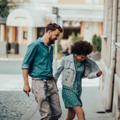 21 Questions To Ask on a First Date To Spark a Connection