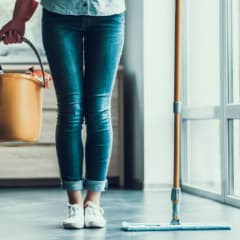 How to Know if a House Cleaning Specialist Is Legitimate