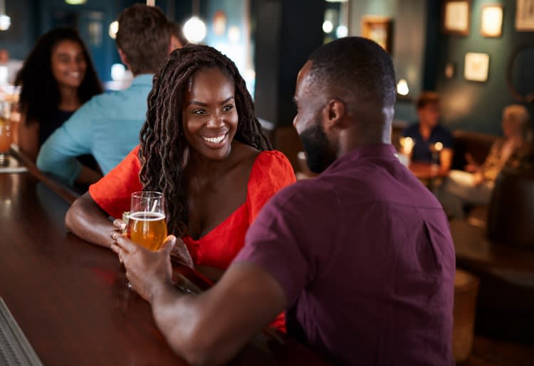 Couple on first date at a bar