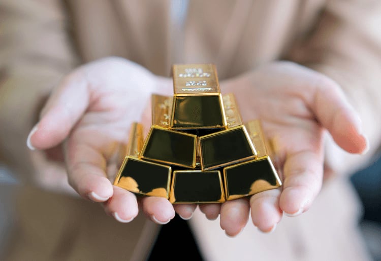 Advantages and Disadvantages of Investing in Gold
