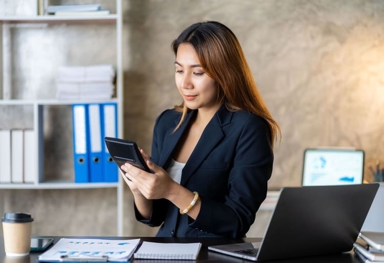 A woman exploring personal finance management alternatives. 