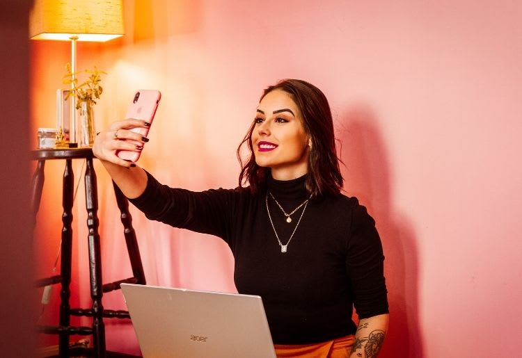Dating Profiles For Females How To Use Hobbies To Make Your Profile Pop Guys Love This - eggzzq0