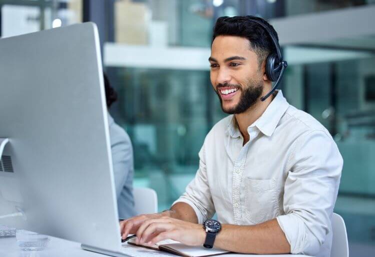 10 Differences Between Contact Centers and Call Centers
