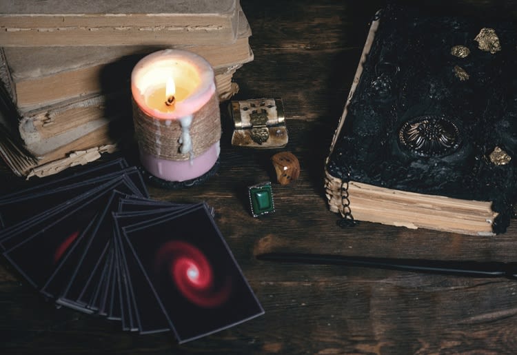 How to Do a Three-Card Tarot Reading