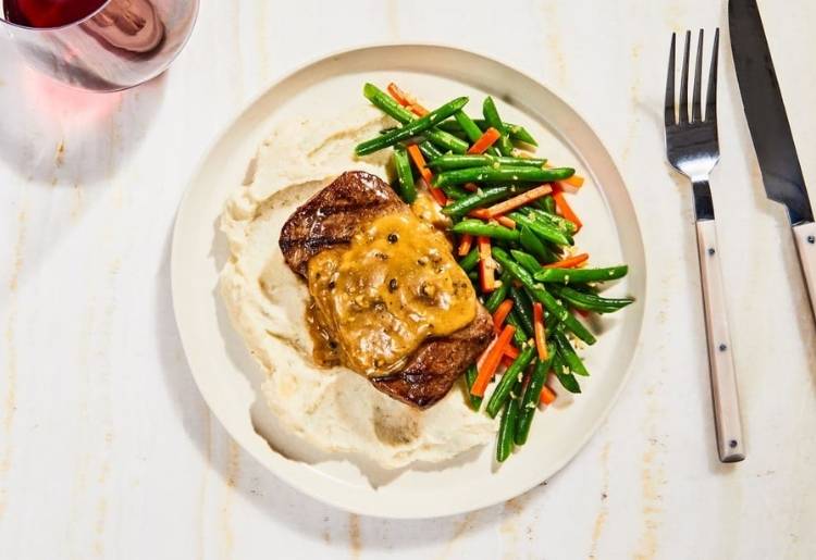 Steak Peppercorn with Sautéed Carrots & French Green Beans