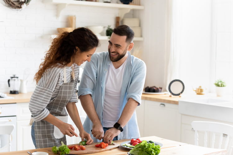 couple preparing lunch together