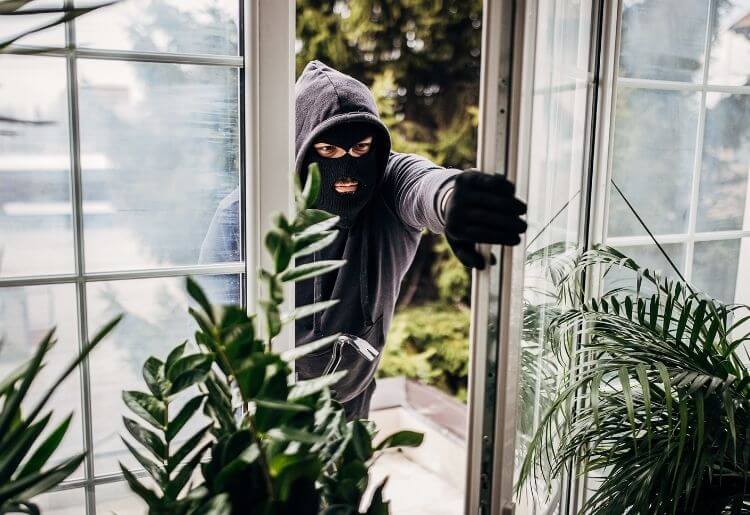 10 Signs That Your House Is Marked or Cased by Robbers