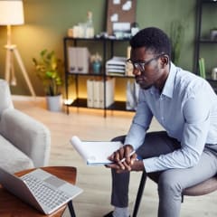 In-Person vs Online Therapy: Weighing the Pros and Cons