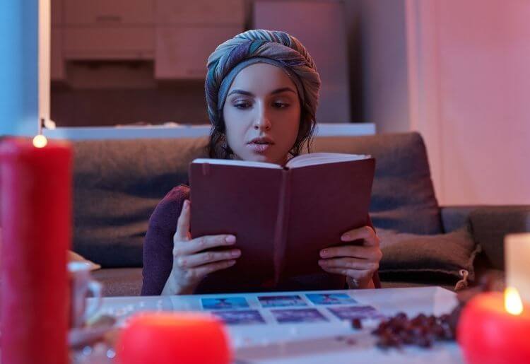 10 Tarot Symbols and Their Meaning