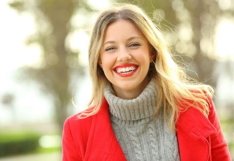 10 Lipstick Hacks That Will Make Your Teeth Look Whiter