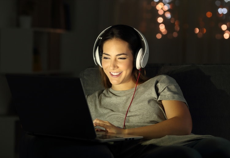 How to Hang Out with Friends During COVID: 10 Online Games You Should Try