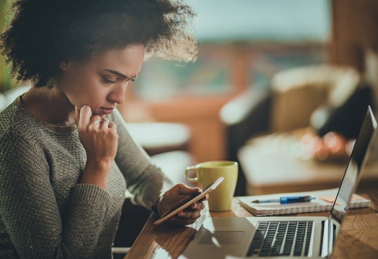 10 Secret Dating Habits We All Do but Should Try To Avoid This Year