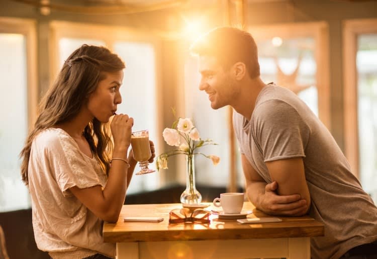 10 First Date Red Flags That Signal You Should Get out of There ASAP